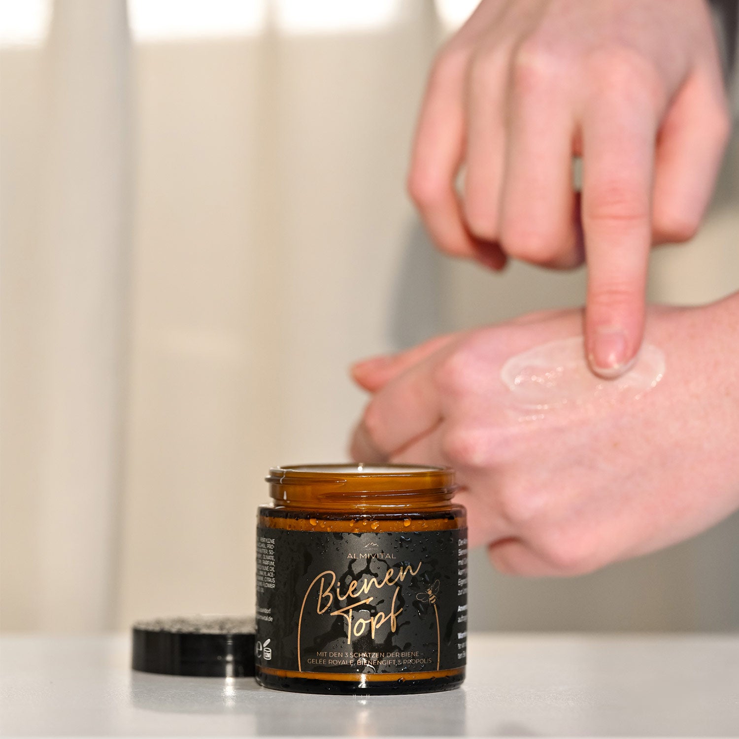 ALMIVITAL BienenTopf – Die Kraft der Bienen für die Haut 100ml